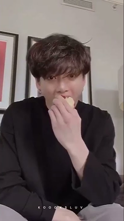 Jungkook is eating apple 🍎🍏 😶🙂