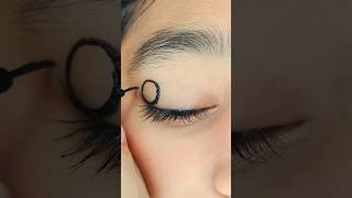 Abstract Swirl Graphic Eyeliner 🎨 | Creative Eye Makeup Look #Shorts #eyeliner