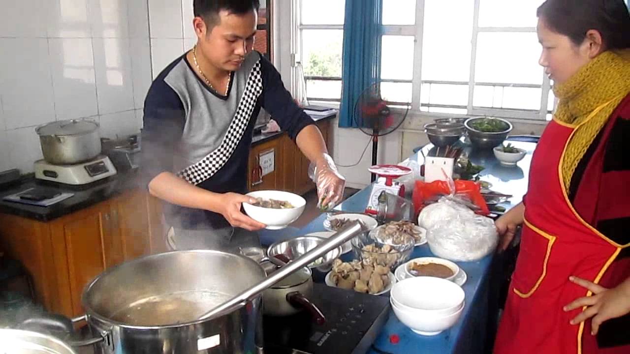 Hướng dẫn Cách nấu bún bò giò heo – 0913283795 Học cách nấu Bún bò giò heo, Phạm Văn Khiển, đến từ Điện Biên, 22 1 2015