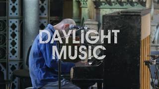 Takeo Toyama - Matsu (Waiting)
Daylight Music 286 30/06/18
Takeo Toyama https://www.takeotoyama.info/
Video by Huske Media https://www.huske.media
Dave Barnard - https://www.cinedigital.com
Live Sound - Mara Smeathers
Sound Mix - Paul Skinner
Produced by Arctic Circle
http://store.unionchapel.org.uk/?q=Da... | https://www.facebook.com/daylightmusi... | https://twitter.com/daylight_music Takeo Toyama - Matsu (Waiting)