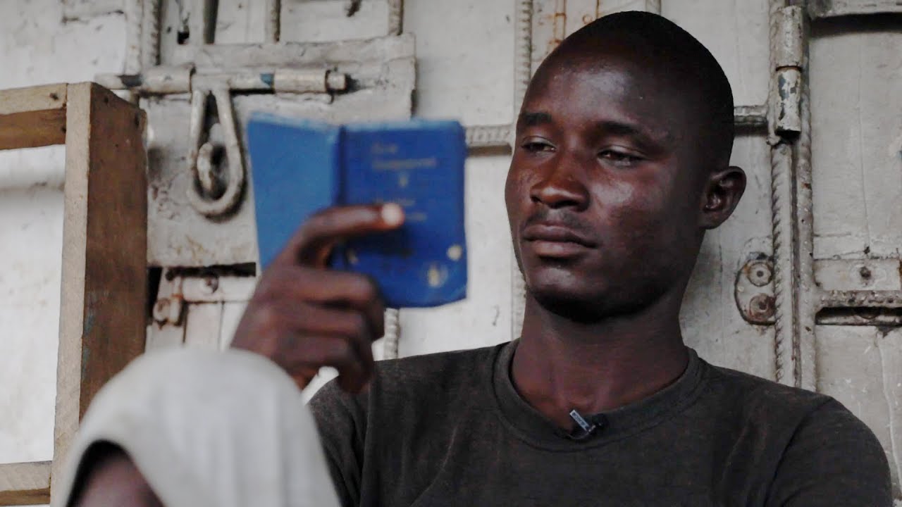 Homeless in Lagos: Why I sleep under a bridge - BBC Africa