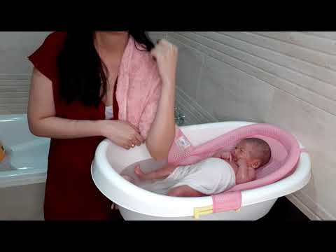 Bathing a newborn baby memandikan bayi baru lahir