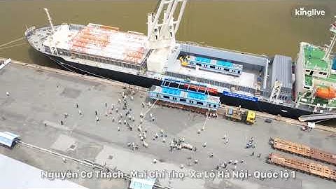 Toàn cảnh bốc dỡ tàu Metro xuống cảng Khánh Hội trước khi về debot Long Bình