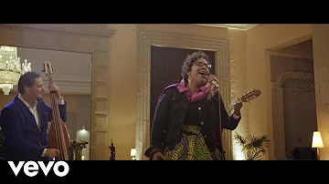 La Santa Cecilia - You've Really Got A Hold On Me (En Vivo)