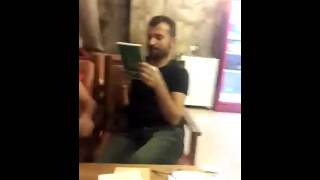 Murat bozkurt'un HİÇ'inden şiir okurken biz sanat tiyatrosu yıldız oyuncusu Yaşar Akın elmayısanaböl