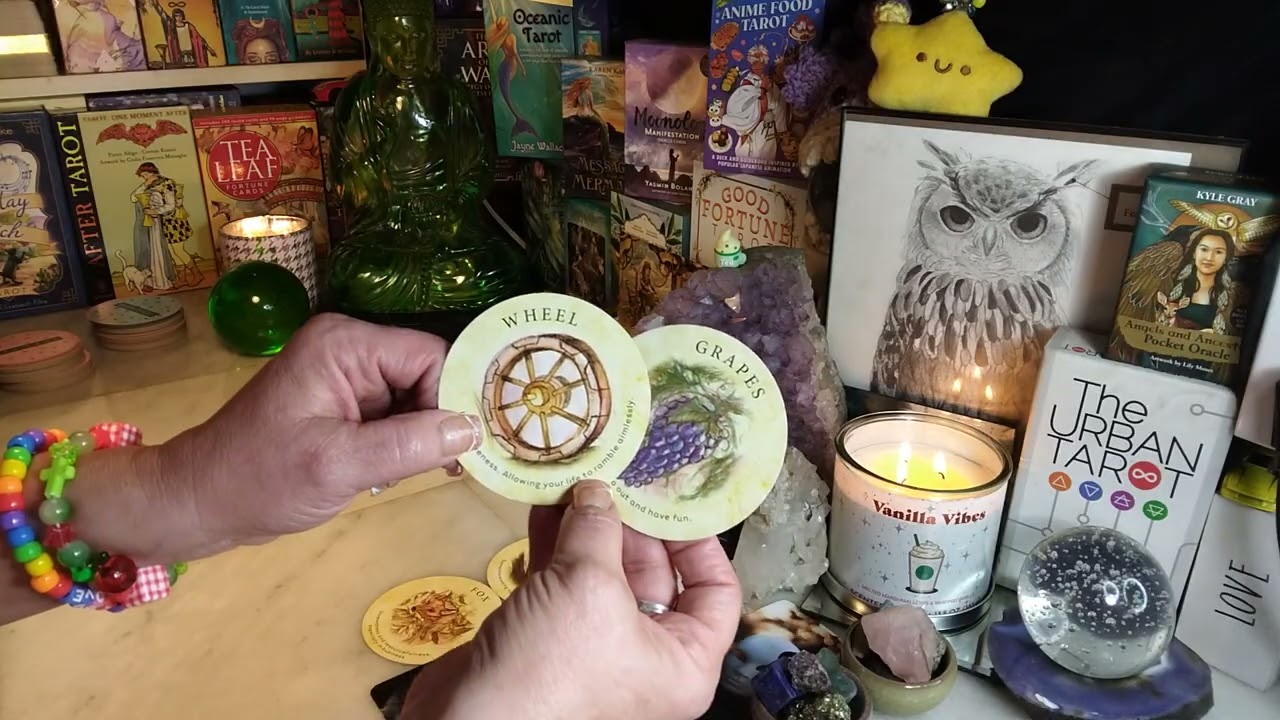 Энергии Водолея 2 проявляются, начальник/деловой человек наблюдает за вами, а ревнивый друг или б...