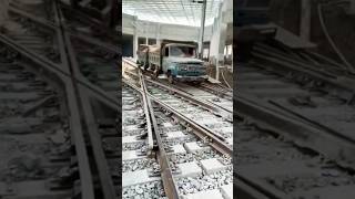 “Aapne Kabhi Socha Hai? Train Ko Track Par Kaise Chadhate Hain! 😱 | Indian Railways Secret”