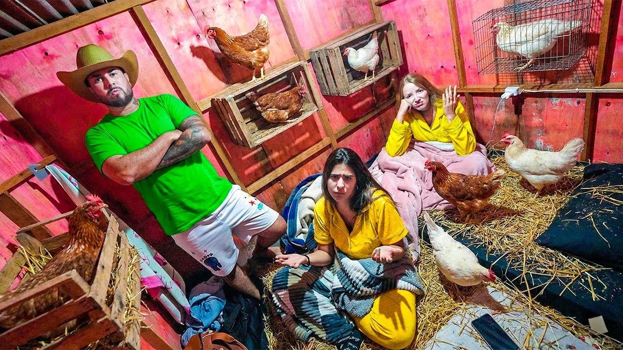 COLOQUEI A DANI PRA DORMIR NO GALINHEIRO !!! 🐓 🤣