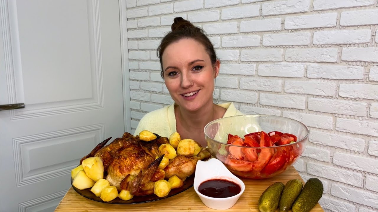 МУКБАНГ КУРИЦА В ДУХОВКЕ КАРТОШКА САЛАТ MUKBANG CHICKEN IN THE OVEN POTATO SALAD ОТВЕТЫ НА ВОПРОСЫ