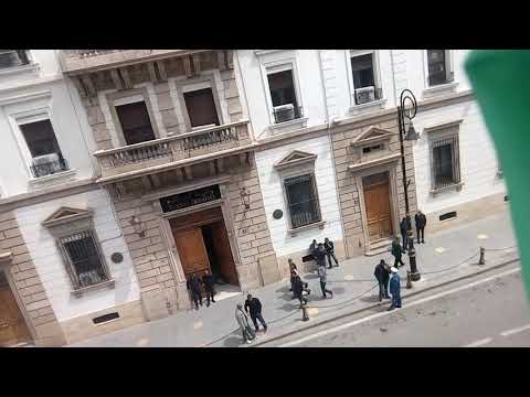 الشرطة سيفيل يستعدون امام الولاية ليندسو في مسيرات سلمية