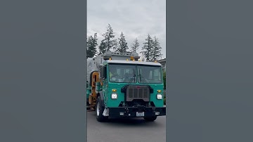 877 on early garbage #popular #automobile #garbagecollection #garbagetrucks #trashtrucks #rap