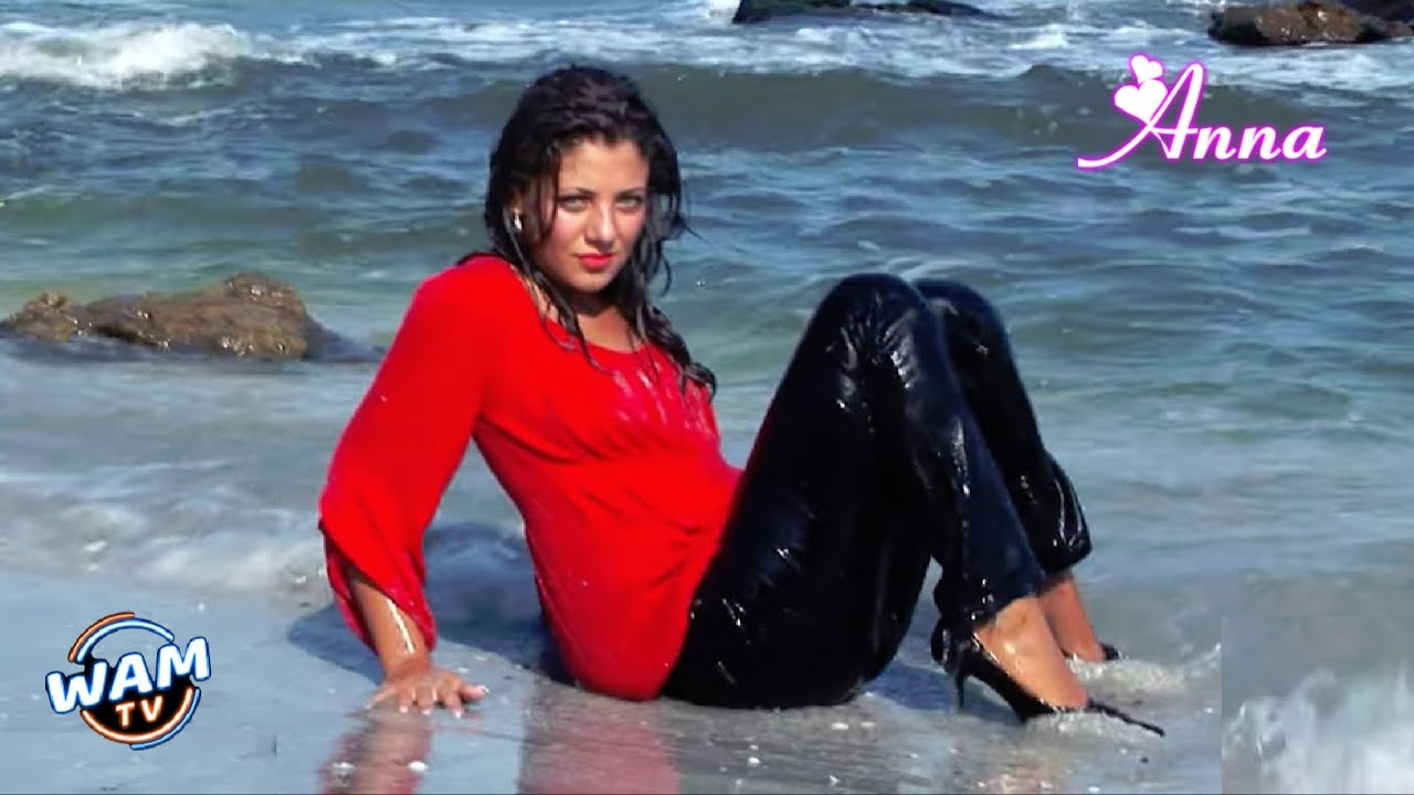 Anna''s wetlook jeans shoot