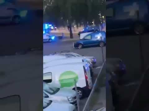 Video: Förskräckelse över Behandlingen Av En Polis Mot En Säljare