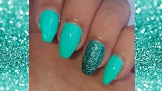 Teal nails | glitter accent nail