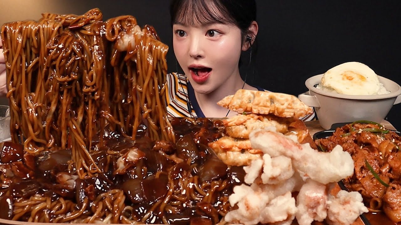 SUB)짜장면 곱빼기에 제육볶음 먹방! 바삭한 탕수육 튀김만두까지 중식 꿀조합 리얼사운드 Jjajangmyeon Mukbang Asmr