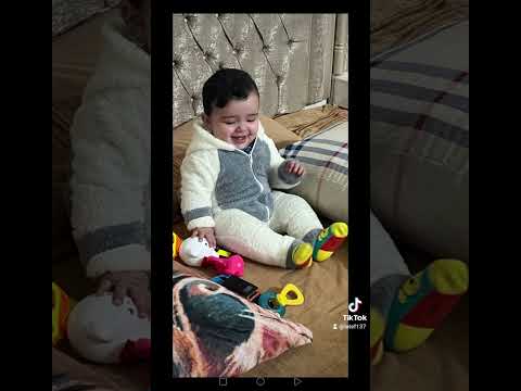 الضحكه الحلوه من أجمل طفل
