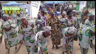 Wives of Orunmila (Apetebi) on cleaniness procession at ifa festival