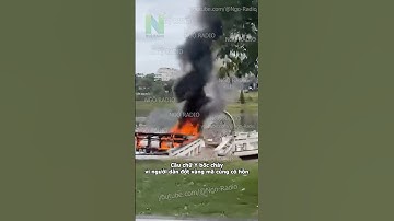 Cầu chữ Y bốc cháy vì người dân đốt vàng mã cúng cô hồn