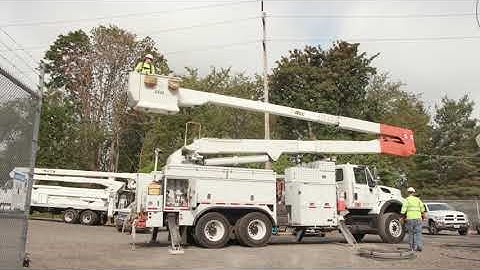 PGE Crews Work on Substation