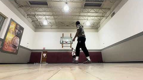 Dude challenged me to a 1v1 so I BEAT THE SLEEVES off EM…