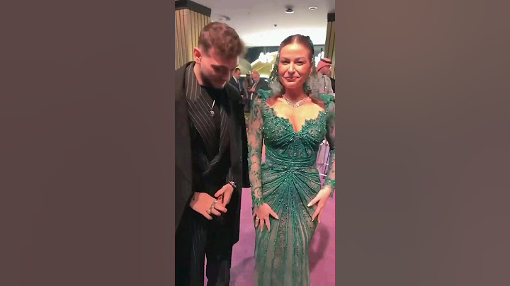 لقاء النجمة اللبنانية باميلا الكيك والشامي في حفل Joy Awards