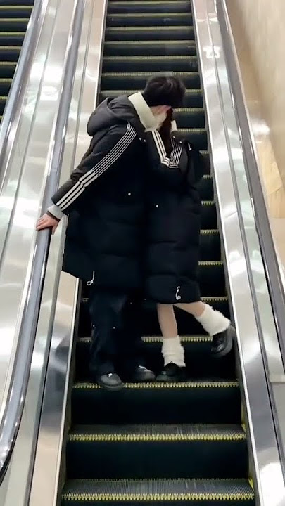 Who can refuse a girlfriend who offers a kiss? Couple Outfits Couple Winter Outfits for Couples Cou