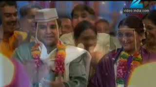 Madhu Ethe Ani Chandra Tithe - Marathi Serial - Full Ep - 1 - Mukta Barve, Swapnil - Zee Marathi