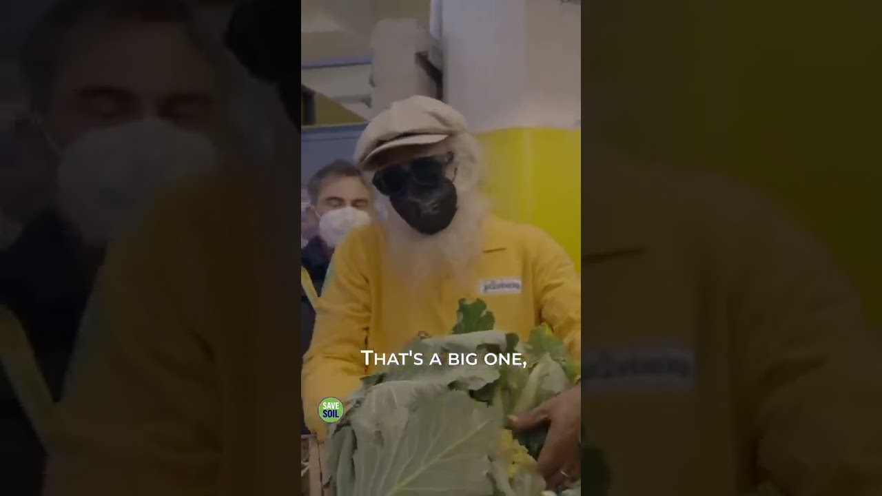 Sadhguru Talks to Local Farmers at a Roman Farmers  Market