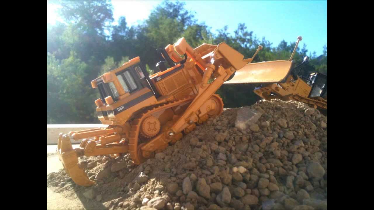 Comparing CAT R series and CAT T series dozer