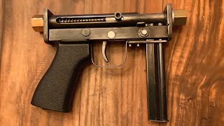 URU SUBMACHINE GUN  NON- FIRING DUMMY. DETAILS OF THE FUNCTION AND FIELD STRIP