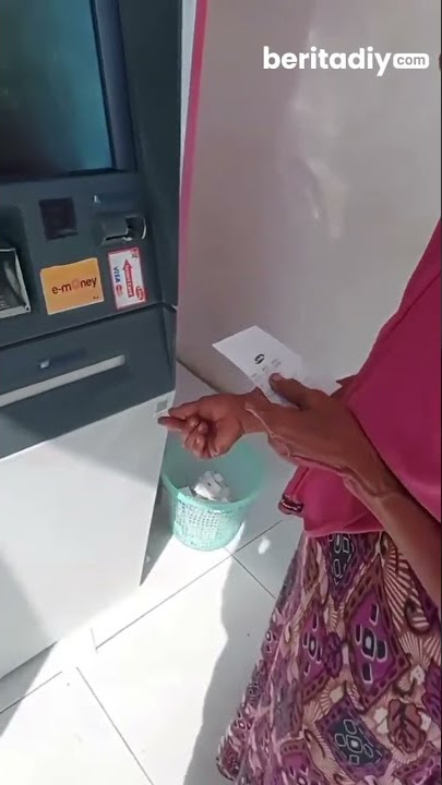 Ngakak! Wanita Lansia Ini Ucapkan Terimakasih ke Mesin ATM