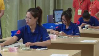 What can you do in one second? Meet these fast money counters in China!