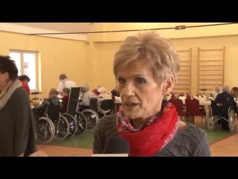 Wideo: Inicjowanie Momentów Aha Podczas Wdrażania Opieki Skoncentrowanej Na Osobach W Domach Opieki: Interwencja Przedramienna Obejmująca Wiele Ramion