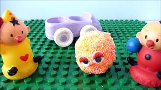 Bumba En Bumbalu Spelen Met De Foam Gezichtjes