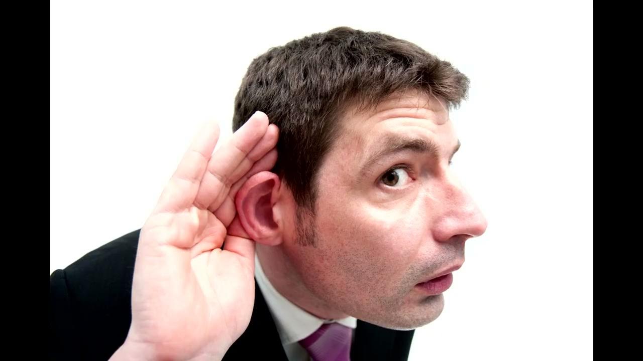 Слышать главный. Ухо подслушивает. Человек прислушивается. Внимательно слушающий человек. Человек подслушивает.