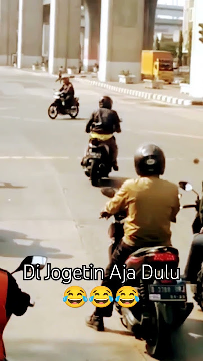 Lagi viral di lampu merah#shorts#shortsfeed#vidiolucu#tahantawa#ngakak#funnyvideo#kocak