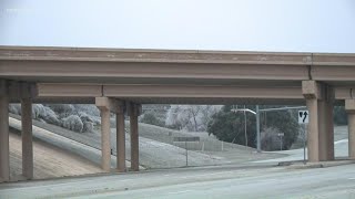 Drivers warned to stay off the icy roads in Kerrville Saturday morning