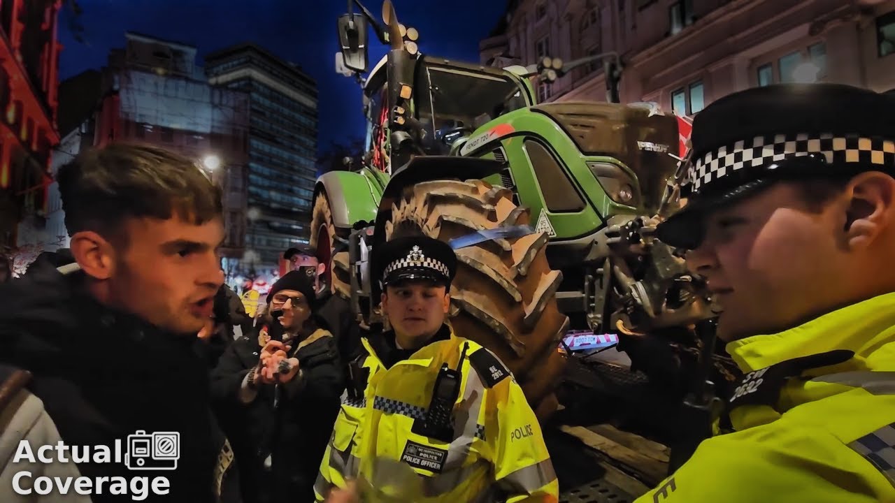 Фермерский митинг: полиция угнала трактор