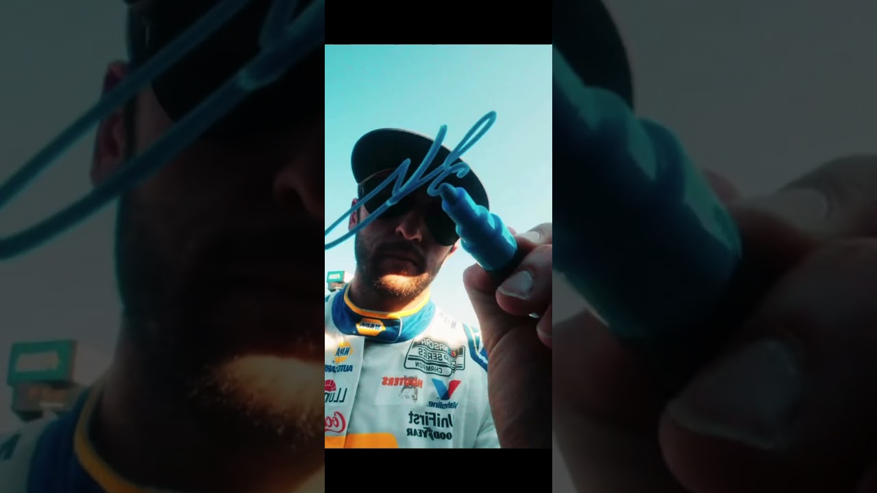 Lewis Hamilton VS Other Drivers Signing The Camera 🥶😱 