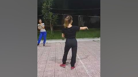 Kết hợp tay và bước chân cho một bước Rumba cơ bản - tập luyện cùng Vũ Điệu Xanh