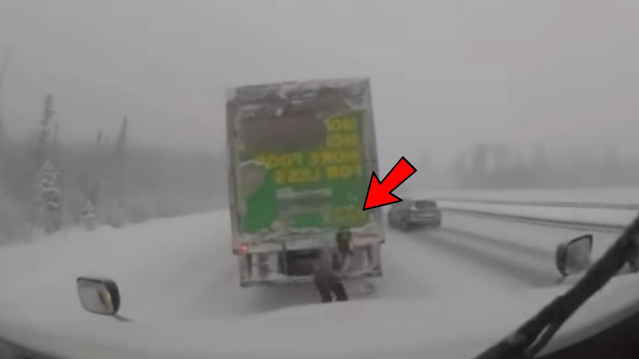 Incredible Snow storm Cars Trapped in Pile Up Across Snow Covered Roads ...