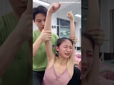 Spontaneous Dance Class Clips: Grace in Motion