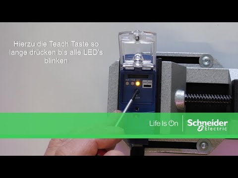 residential wind turbine Teachen einer XUX0ARCTT16 Universal Type als Lichttaster mit Hintergrundausblendung