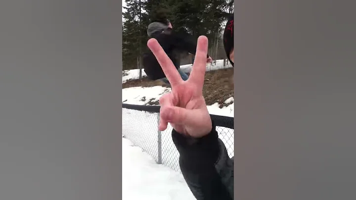 Derick Clavette qui fait un backflip -_- lol