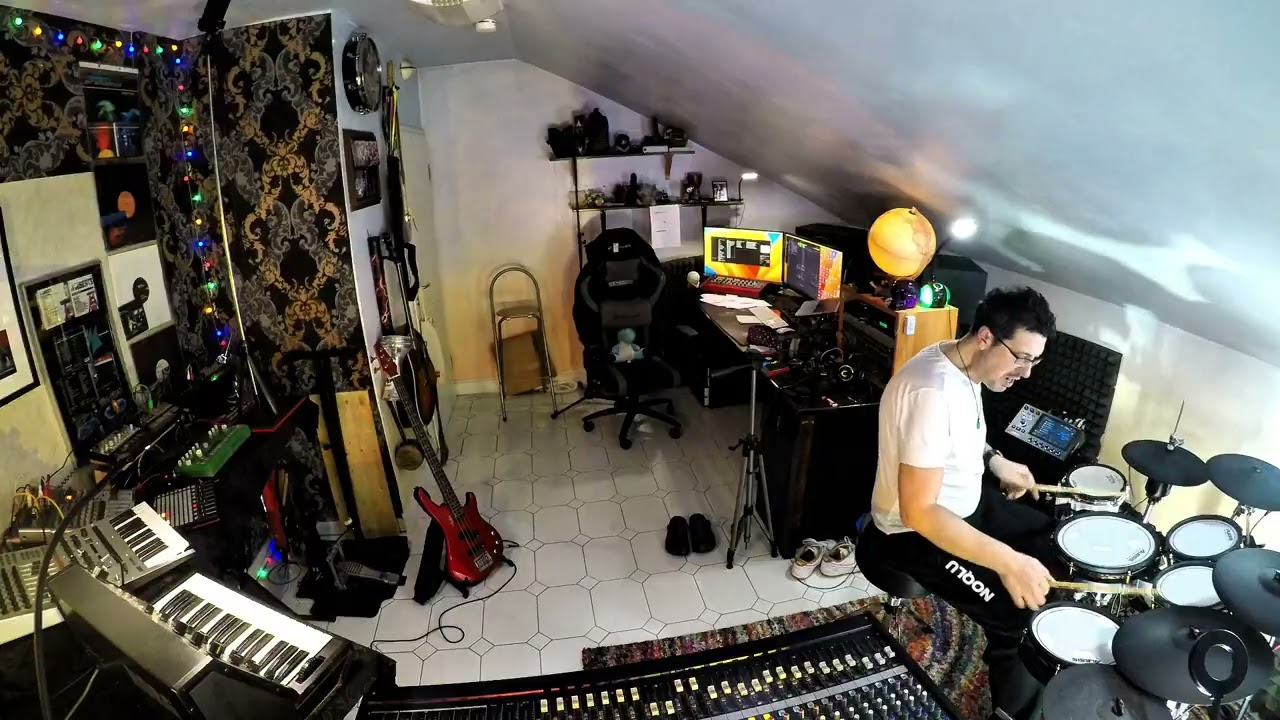 Massimo Santucci Sunday Session. Studio Jamsession with Drums, Bass and Synth's.