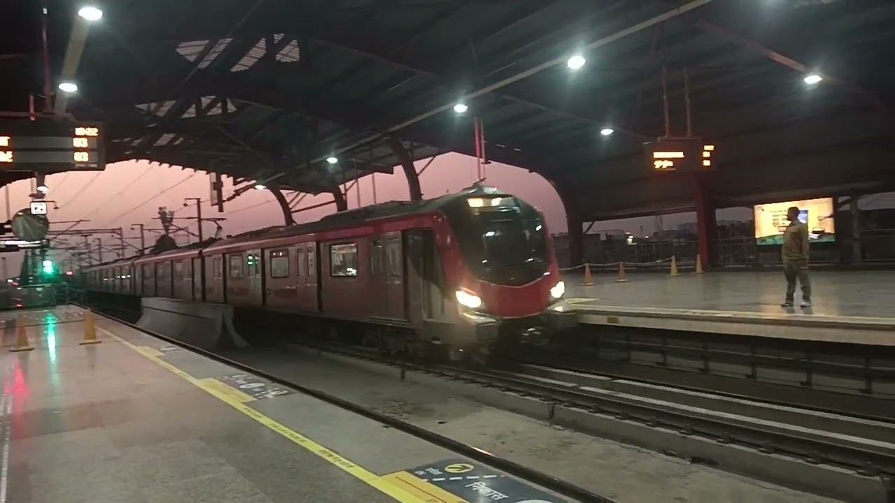 Entering inside the lucknow metro knight journey daily vlog।।