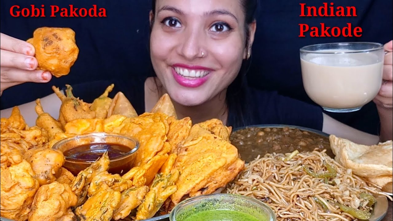 Eating Aloo Pakoda, Pyaj Pakoda, Mirchi Bhaji, Gobi Pakoda, Bengan Pakoda, Paneer Pakoda Mukbang