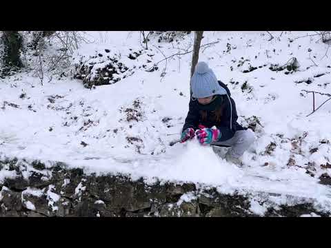 Θεσσαλονίκη: Άρχισαν να φτιάχνονται οι πρώτοι χιονάνθρωποι στο Χορτιάτη