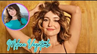 Milana Vayntrub Shows Off Her Actual Size In A New Photo