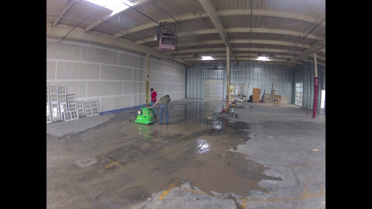 Digging the trench drain in the brewery ....